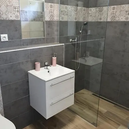 Juniorcamp Nova Zivohost פארק נופש *